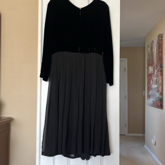Vintage Liz Claiborne Black Long Sleeve Dress sz 12 - Picture 3 of 3